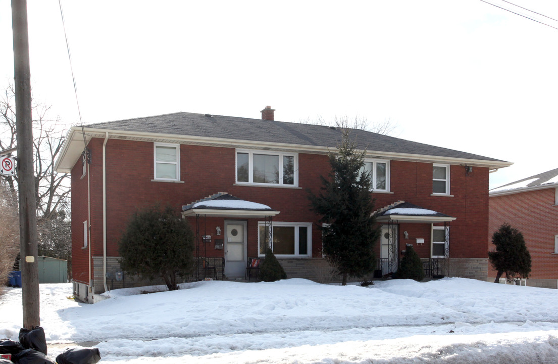 2050 Prospect St in Burlington, ON - Building Photo