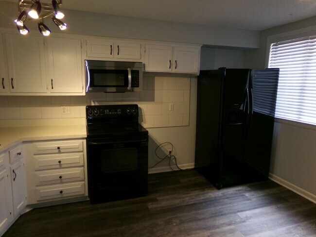 218 Lamplighter Cir in Winston-Salem, NC - Building Photo - Building Photo