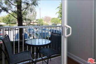 2027 Beloit Ave, Unit 4 in Los Angeles, CA - Building Photo - Building Photo