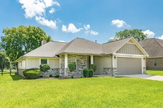 2519 Ridgewood Dr in West Columbia, TX - Foto de edificio - Building Photo