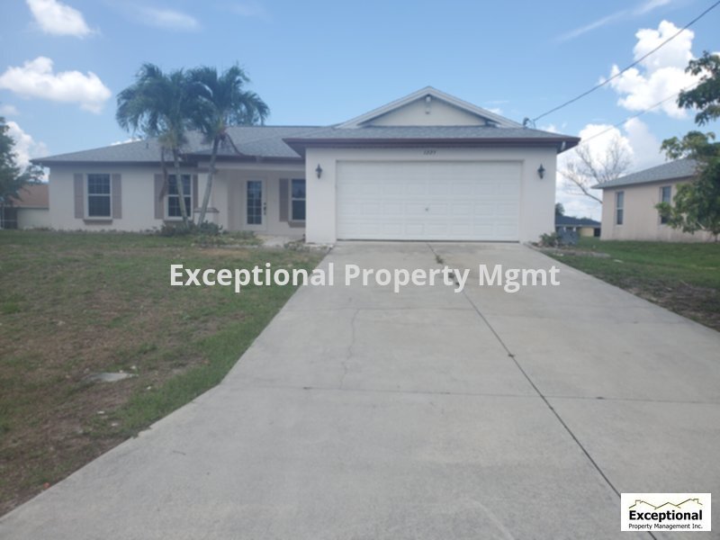 1225 NE 19th Ct in Cape Coral, FL - Building Photo