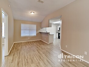 1736 Dorset Dr in Mount Dora, FL - Building Photo - Building Photo