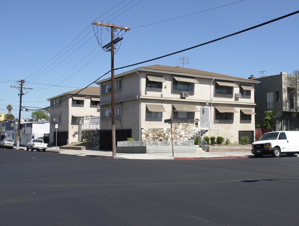 148 N Manhattan Pl in Los Angeles, CA - Building Photo