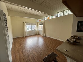 300 Ruby Ave, Unit 2 in Newport Beach, CA - Building Photo - Building Photo