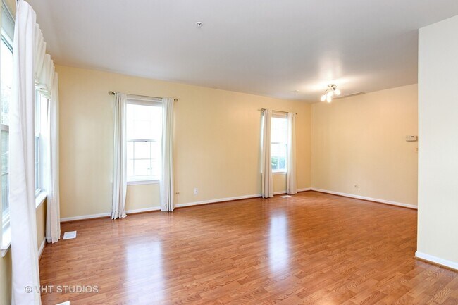 1221 Orleans Dr in Mundelein, IL - Building Photo - Building Photo