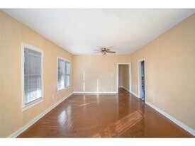 907 Iowa St in San Antonio, TX - Building Photo