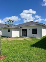 14430 SW 18th St in Miami, FL - Building Photo