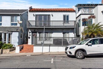 303 28th St, Unit 303 in Hermosa Beach, CA - Building Photo - Building Photo