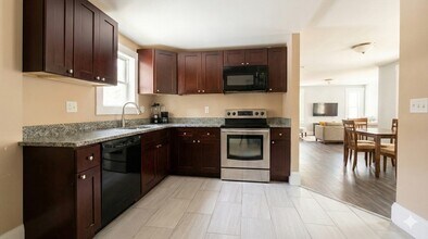 596 Beacon St in Lowell, MA - Building Photo - Building Photo