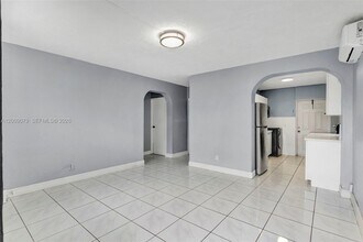 2456 NW 6th St in Pompano Beach, FL - Building Photo - Building Photo