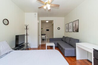 300 E 82nd St in New York, NY - Building Photo - Building Photo
