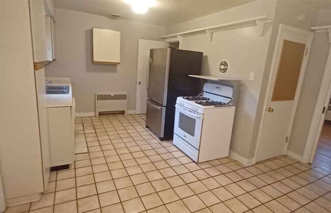 1342 Spring Lawn Ave in Cincinnati, OH - Building Photo - Building Photo