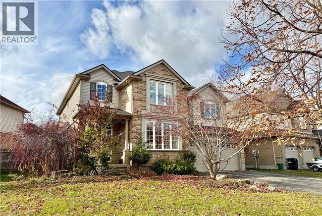711 Cedar Bend Dr in Waterloo, ON - Building Photo - Building Photo