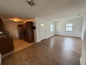 802 Apache St in Tallahassee, FL - Foto de edificio - Building Photo