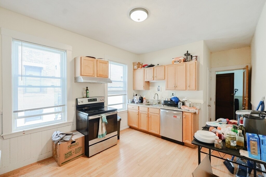 39 Chester St, Unit 2R in Boston, MA - Building Photo