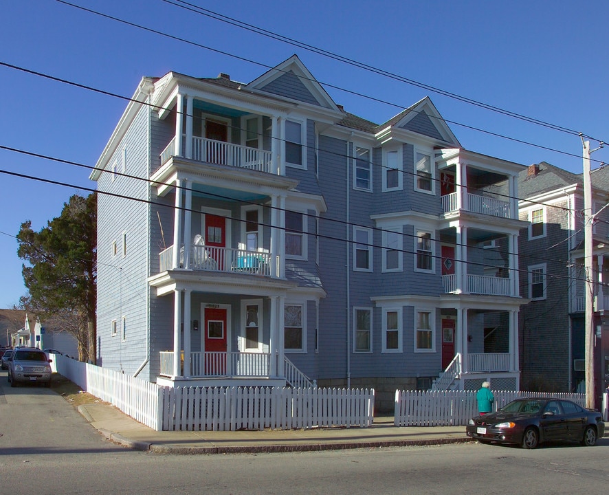 345-351 Globe St in Fall River, MA - Foto de edificio