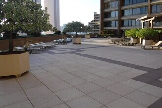 1778 Ala Moana Blvd, Unit 3210 in Honolulu, HI - Foto de edificio - Building Photo