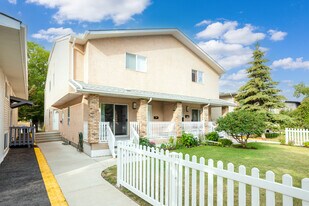 6137 Bowness Rd NW in Calgary, AB - Building Photo