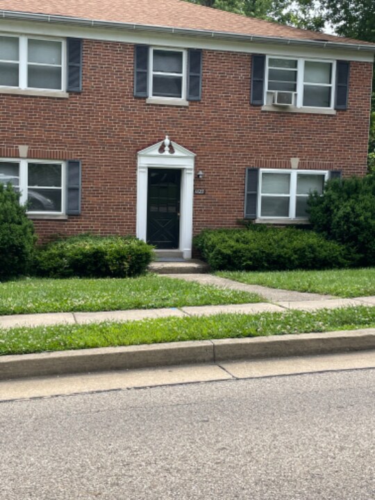 1123 Amsterdam Rd in Park Hills, KY - Building Photo