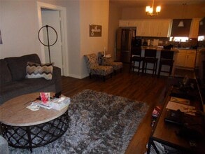 2100 Pennsylvania Ave in Austin, TX - Building Photo - Building Photo