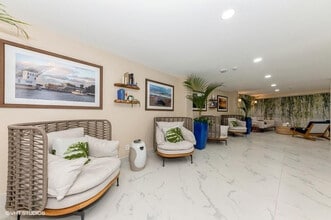 710 N Ocean Blvd in Pompano Beach, FL - Foto de edificio - Building Photo