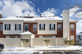 Tarleton Oaks Condominium Association in Virginia Beach, VA - Building Photo - Building Photo