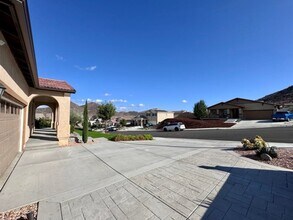 30922 Farmhouse Ct in Winchester, CA - Building Photo - Building Photo