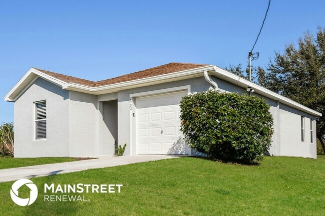 2902 64th St W in Lehigh Acres, FL - Foto de edificio - Building Photo