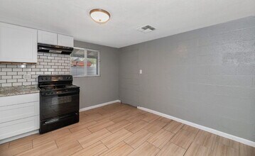 305 E Roeser Rd in Phoenix, AZ - Building Photo - Building Photo