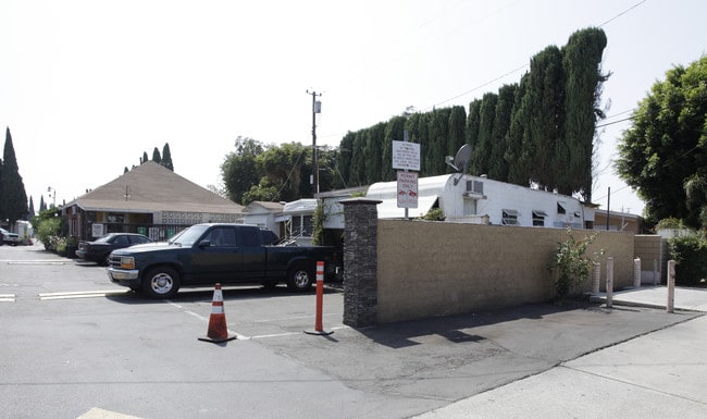 Liberty Travel Park in Anaheim, CA - Foto de edificio - Building Photo