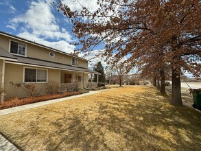 4221 Hillview Dr in Carson City, NV - Foto de edificio - Building Photo