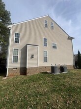 13600 Warwick Longbay Dr in Chester, VA - Building Photo - Building Photo