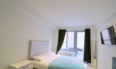 521 W 48th St in New York, NY - Building Photo - Building Photo