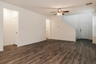 16730 Rover Ln in Porter, TX - Foto de edificio - Building Photo