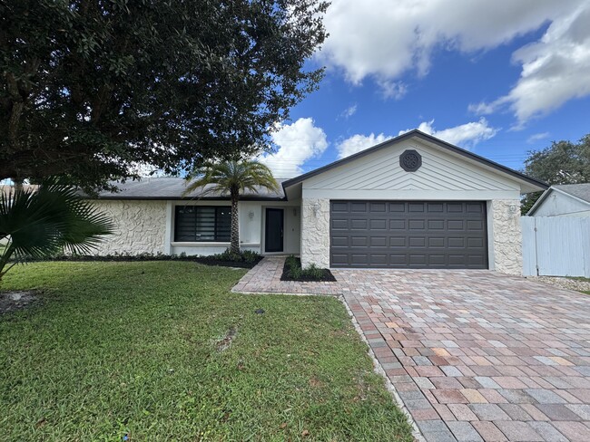 1467 McDermott Ln in Royal Palm Beach, FL - Building Photo - Building Photo