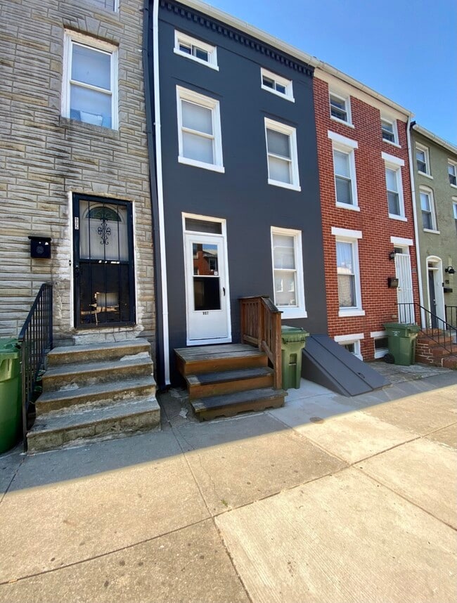 907 W Lombard St in Baltimore, MD - Building Photo - Building Photo
