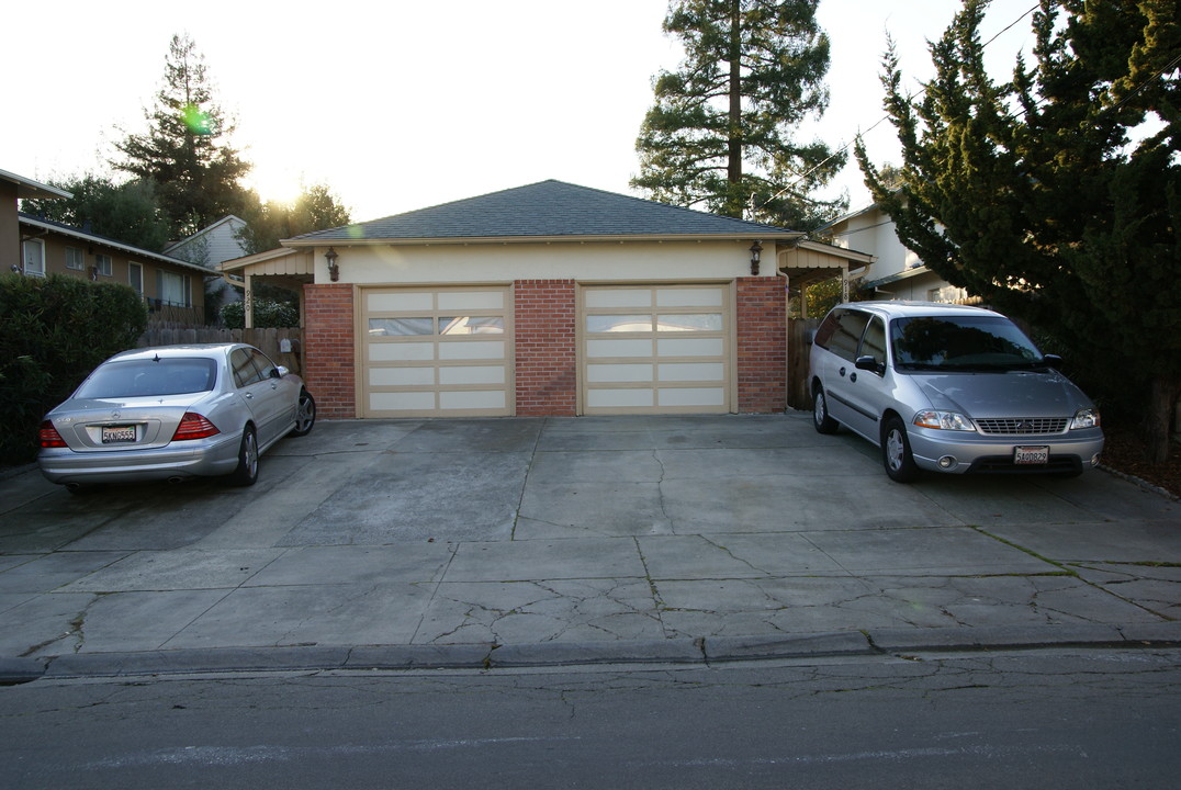 918 Academy Ave in Belmont, CA - Building Photo