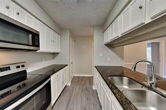 16210 Grassy Creek Dr in Houston, TX - Building Photo - Building Photo
