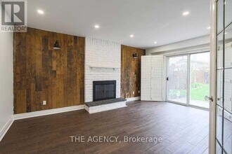 31 Brunton Pl in Newmarket, ON - Building Photo - Building Photo