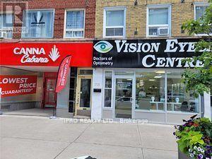 1723 Bayview Ave in Toronto, ON - Building Photo