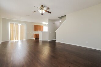 11050 Golden Silence Dr in Riverview, FL - Foto de edificio - Building Photo