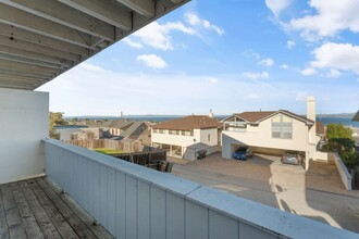 674 Laine St in Monterey, CA - Building Photo - Interior Photo