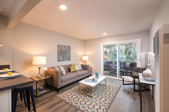 Solis Garden Apartments in Hayward, CA - Foto de edificio - Building Photo