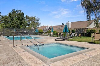 2213 Camborne Dr in Modesto, CA - Building Photo - Building Photo