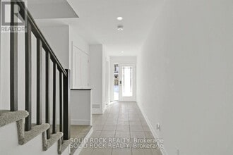 574 Tahoe Hts in Ottawa, ON - Building Photo - Building Photo