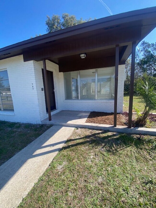 949 N Village Dr in Deltona, FL - Building Photo - Building Photo