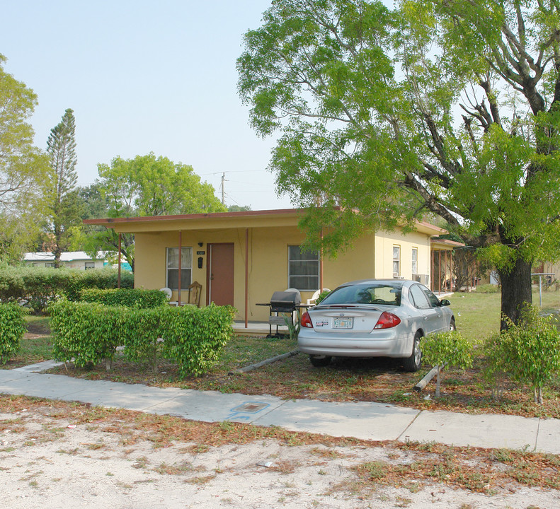 1301-1307 NW 4th St in Fort Lauderdale, FL - Building Photo