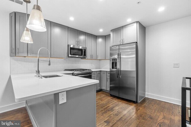 property at 1649 E Eyre St