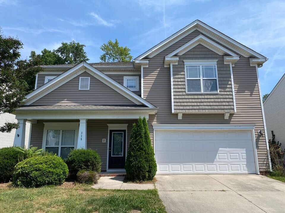 115 N Field Dr in Advance, NC - Building Photo