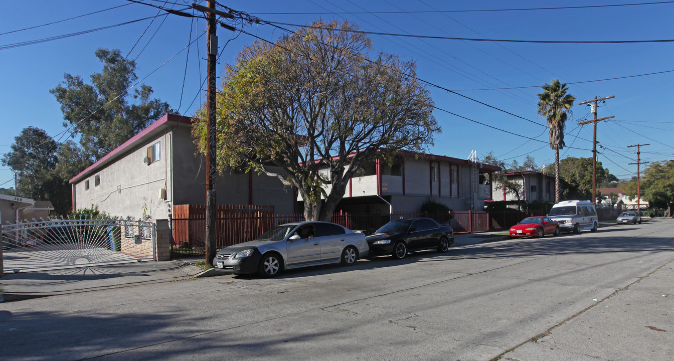 358-376 Leslie Way in Los Angeles, CA - Foto de edificio